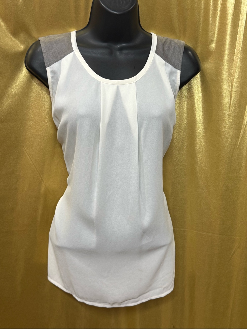 RO & DE White Pleated Sleeveless Blouse | Faux Leather Accent | Size M